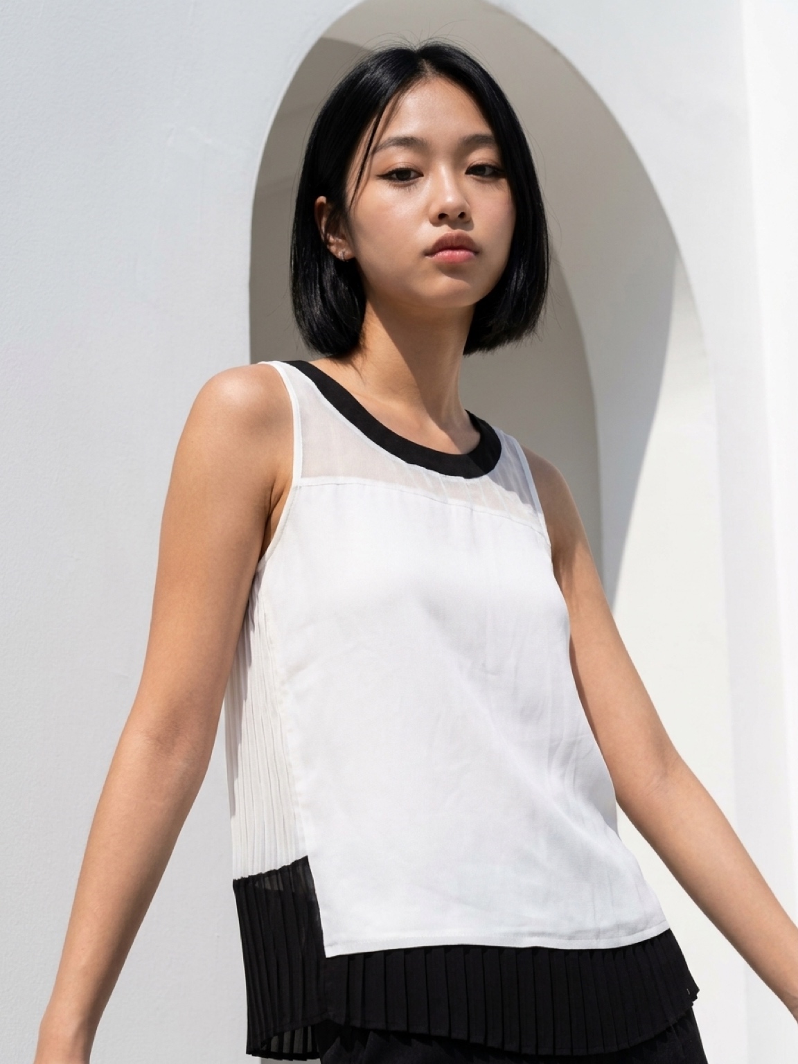 Pleated Shell, White and Black, photo 1 of 3