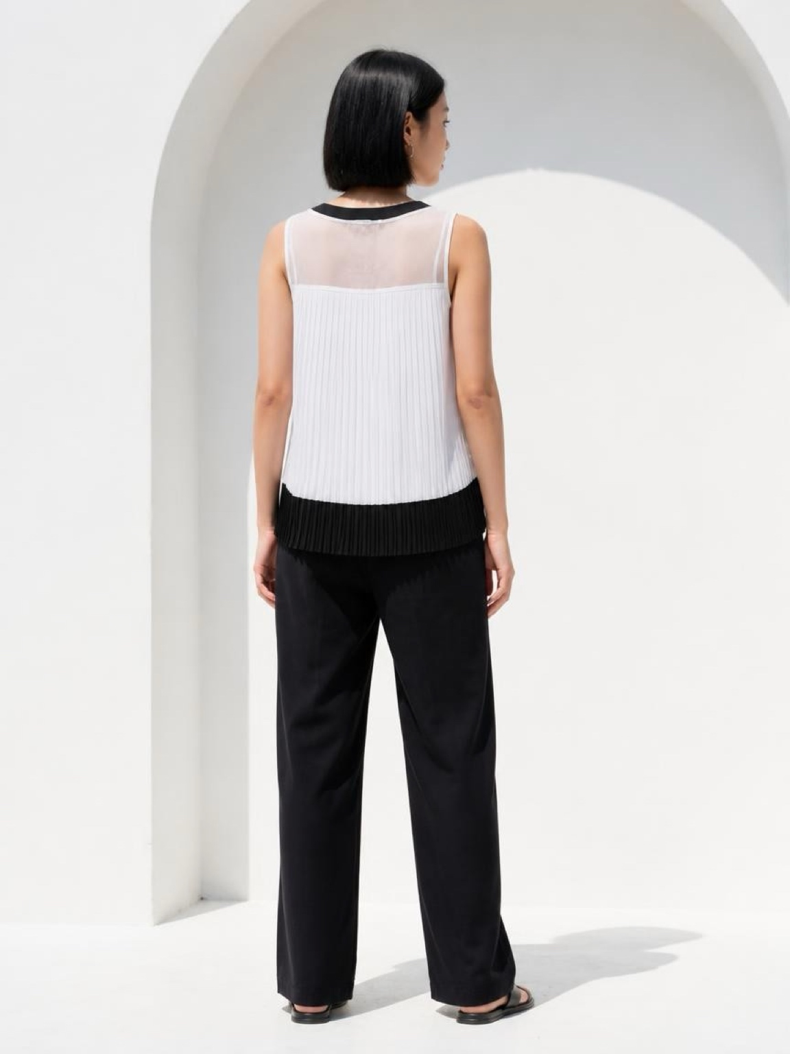 Pleated Shell, White and Black, photo 2 of 3